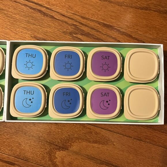 Pill Organizer. Includes sold up storage box as shown NEW - Picture 4 of 9